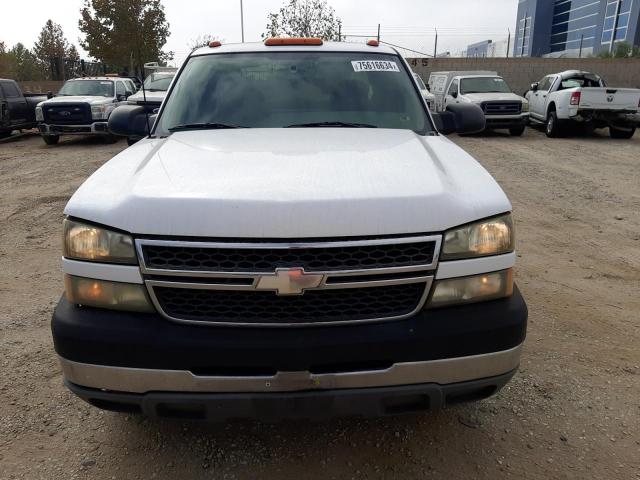 1GCJC39U35E255626 - 2005 CHEVROLET SILVERADO C3500 WHITE photo 5