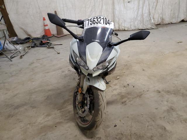 ML5EXER14PDA90747 - 2023 KAWASAKI EX650 R WHITE photo 2