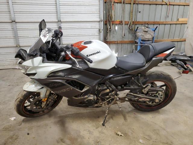 ML5EXER14PDA90747 - 2023 KAWASAKI EX650 R WHITE photo 3