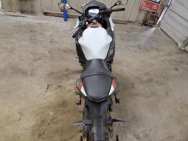 ML5EXER14PDA90747 - 2023 KAWASAKI EX650 R WHITE photo 6