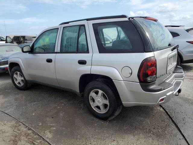 1GNDS13SX42396275 - 2004 CHEVROLET TRAILBLAZE LS SILVER photo 2