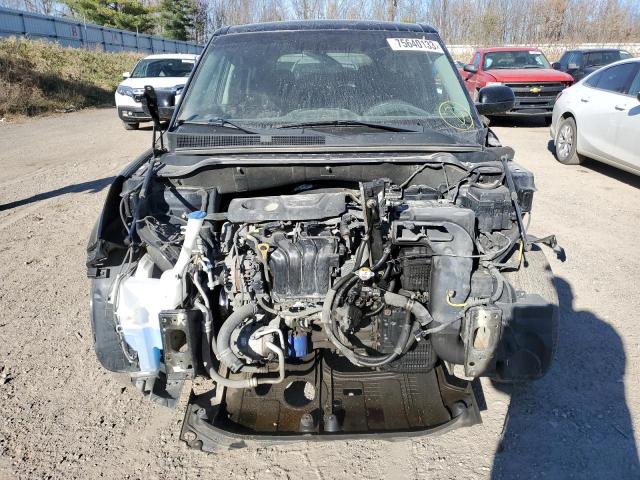 KNDJN2A21H7443441 - 2017 KIA SOUL BLACK photo 5