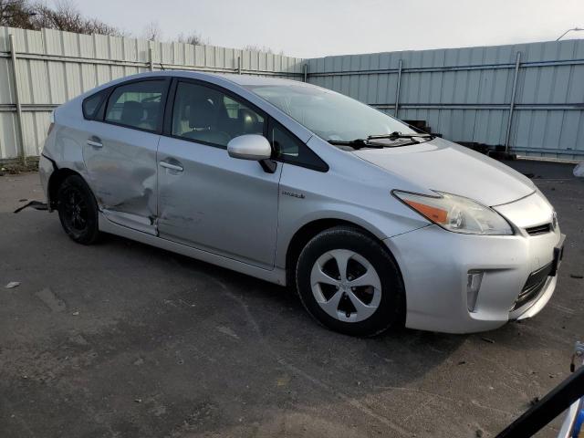 JTDKN3DUXE1772967 - 2014 TOYOTA PRIUS SILVER photo 4