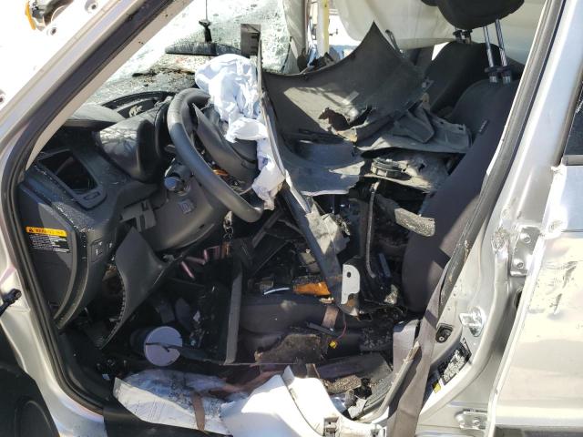 KNDJT2A50C7407572 - 2012 KIA SOUL SILVER photo 7