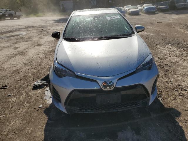 5YFBURHE8HP637088 - 2017 TOYOTA COROLLA L SILVER photo 5