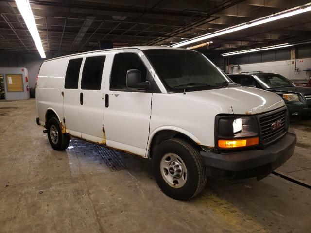 1GTGG25V071113266 - 2007 GMC SAVANA G2500 WHITE photo 4