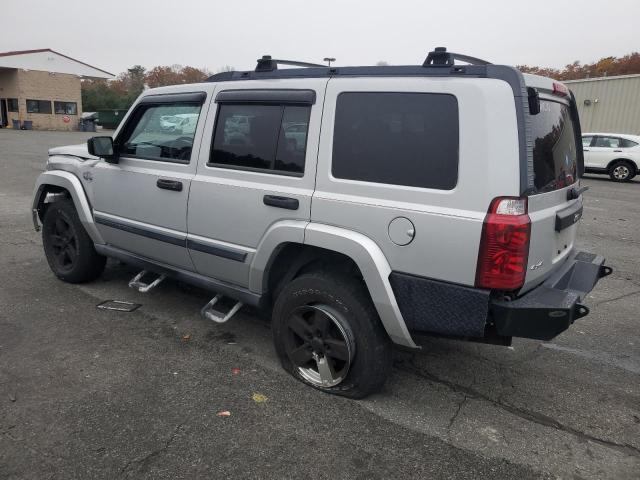 1J8HG48K16C318866 - 2006 JEEP COMMANDER SILVER photo 2