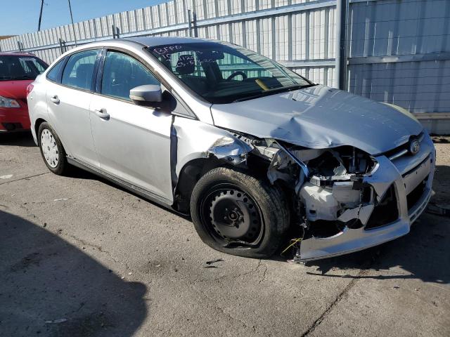 1FAHP3F20CL321120 - 2012 FORD FOCUS SE SILVER photo 4