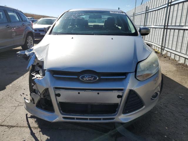 1FAHP3F20CL321120 - 2012 FORD FOCUS SE SILVER photo 5