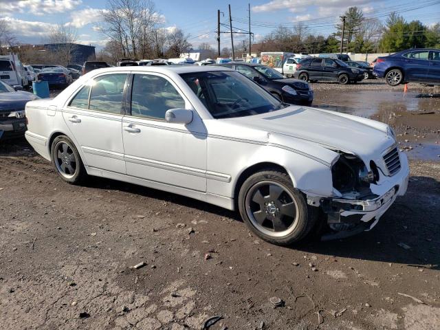 WDBJF65JX1X052704 - 2001 MERCEDES-BENZ E 320 WHITE photo 4