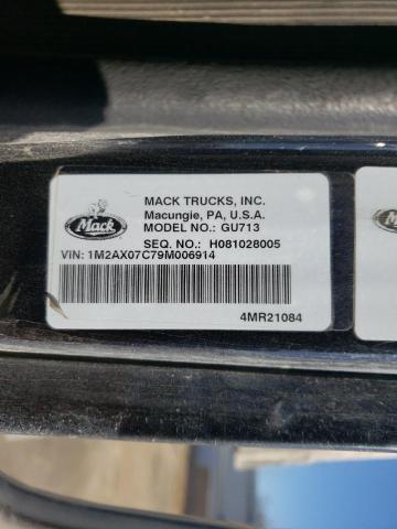 1M2AX07C79M006914 - 2009 MACK 700 GU700 BLACK photo 10