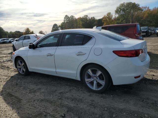 19VDE1F77DE013833 - 2013 ACURA ILX 20 TECH WHITE photo 2