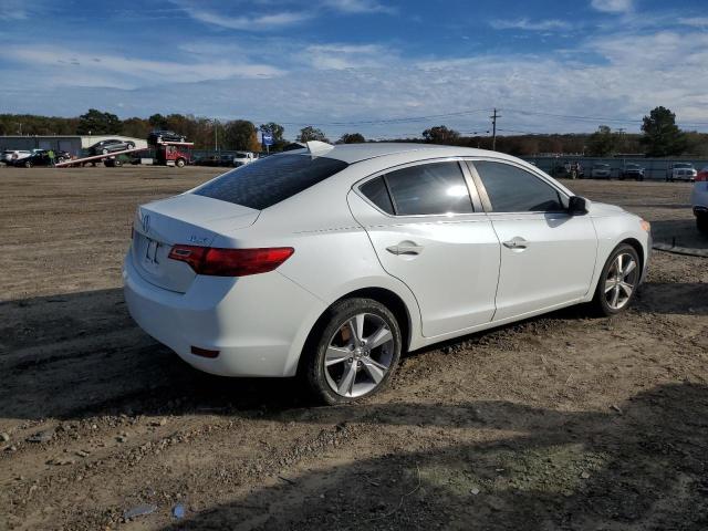 19VDE1F77DE013833 - 2013 ACURA ILX 20 TECH WHITE photo 3