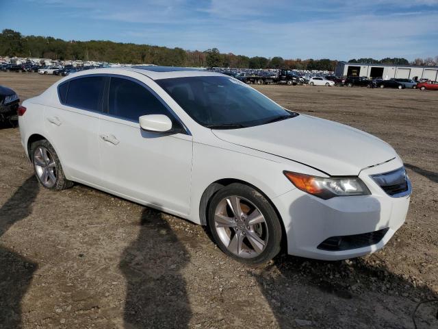 19VDE1F77DE013833 - 2013 ACURA ILX 20 TECH WHITE photo 4