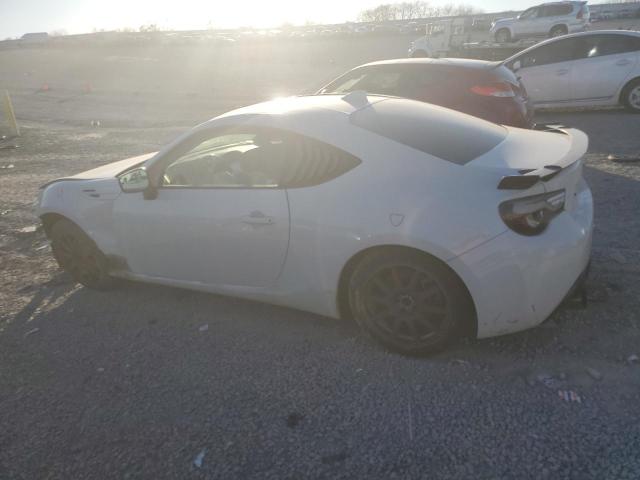 JF1ZNAE1XJ9700370 - 2018 TOYOTA 86 GT WHITE photo 2