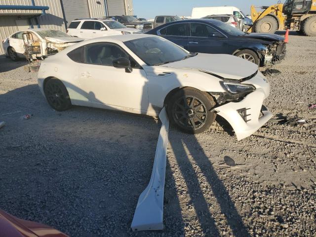 JF1ZNAE1XJ9700370 - 2018 TOYOTA 86 GT WHITE photo 4