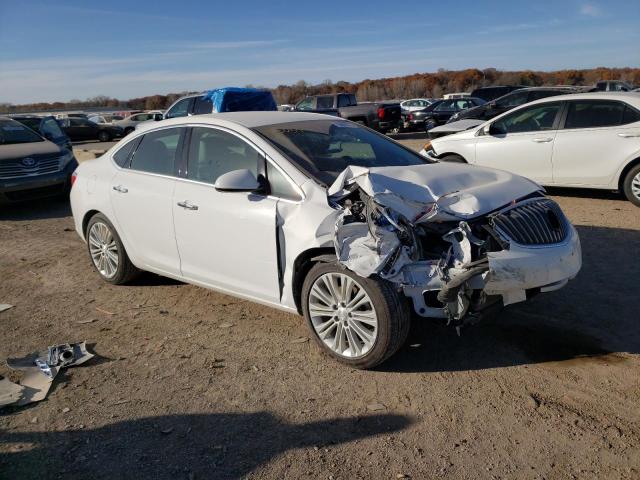 1G4PP5SK2D4230459 - 2013 BUICK VERANO WHITE photo 4