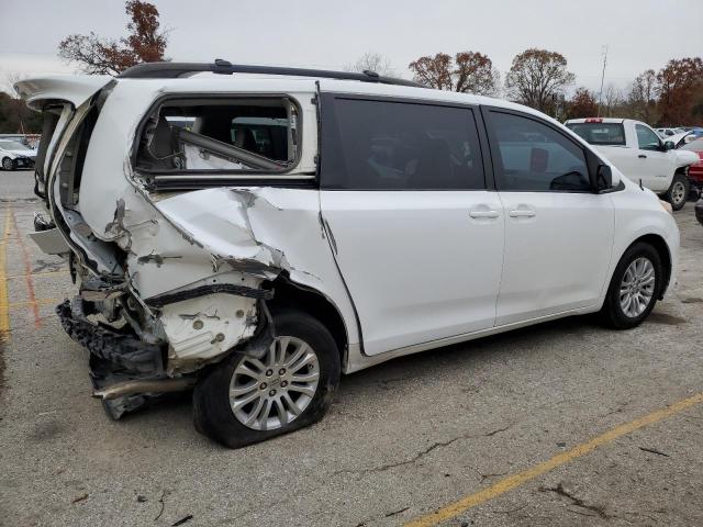 5TDYK3DC9BS103954 - 2011 TOYOTA SIENNA XLE WHITE photo 3