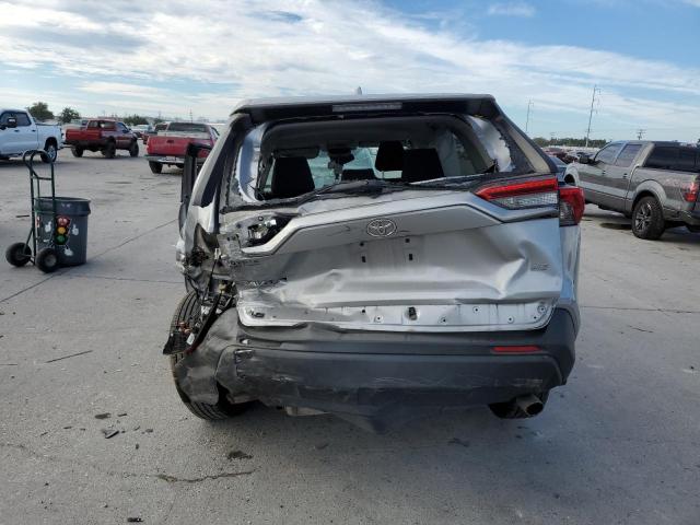 2T3H1RFV2KW052185 - 2019 TOYOTA RAV4 LE 银色 照片 6