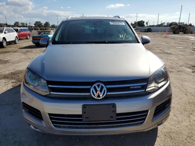 WVGFG9BP3BD002644 - 2011 VOLKSWAGEN TOUAREG HYBRID BLUE photo 5