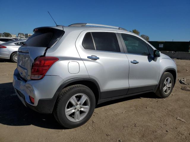 KL7CJLSB9JB563965 - 2018 CHEVROLET TRAX 1LT SILVER photo 3