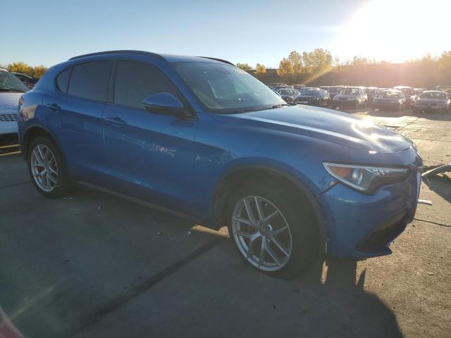 ZASFAKNN4J7B96340 - 2018 ALFA ROMEO STELVIO TI SPORT BLUE photo 4