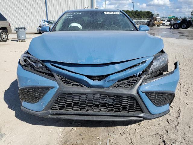 4T1G11AK7PU147674 - 2023 TOYOTA CAMRY SE NIGHT SHADE BLUE photo 5
