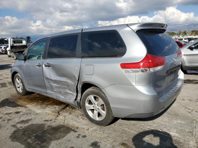 5TDZK3DC1DS290159 - 2013 TOYOTA SIENNA SILVER photo 2