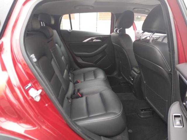 SJKCH5CR2HA030357 - 2017 INFINITI QX30 BASE Rot Foto 6