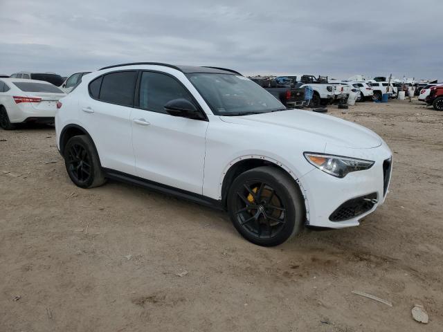 ZASPAKBN8M7D01944 - 2021 ALFA ROMEO STELVIO TI WHITE photo 4