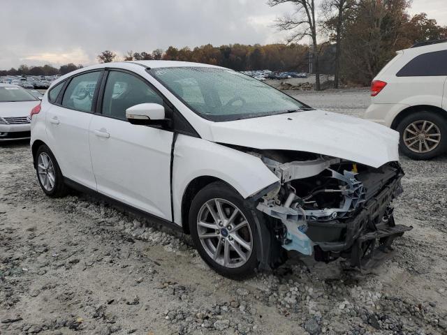 1FADP3K27FL249910 - 2015 FORD FOCUS SE WHITE photo 4