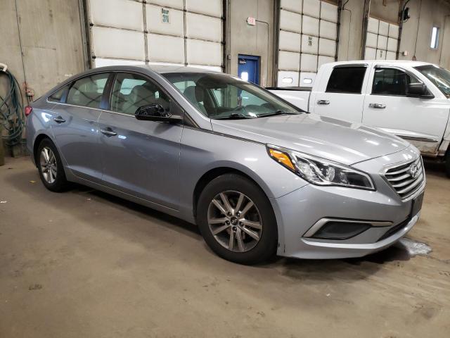 5NPE24AF1HH438776 - 2017 HYUNDAI SONATA SE SILVER photo 4