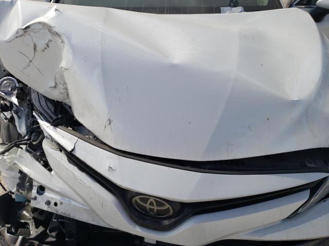 4T1F11AK1LU313662 - 2020 TOYOTA CAMRY XLE WHITE photo 11