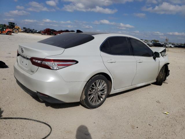 4T1F11AK1LU313662 - 2020 TOYOTA CAMRY XLE WHITE photo 3