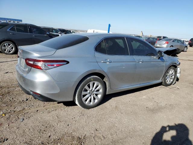 4T1B11HK8JU099657 - 2018 TOYOTA CAMRY L SILVER photo 3