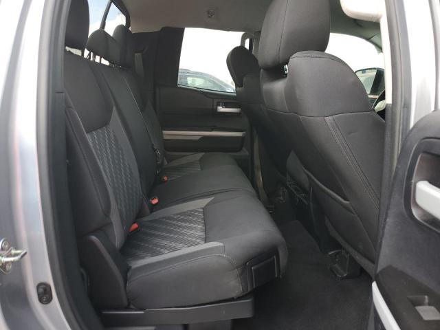 5TFRM5F19JX131817 - 2018 TOYOTA TUNDRA DOUBLE CAB SR/SR5 SILVER photo 10