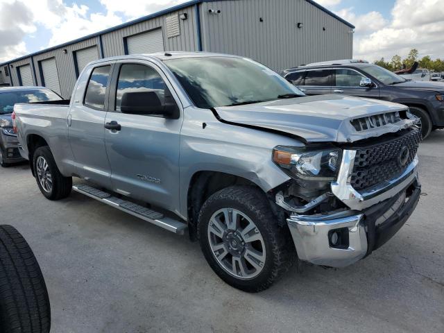 5TFRM5F19JX131817 - 2018 TOYOTA TUNDRA DOUBLE CAB SR/SR5 SILVER photo 4