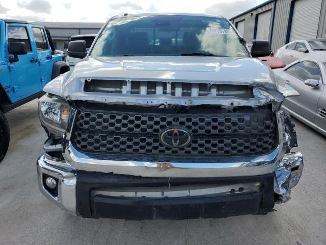 5TFRM5F19JX131817 - 2018 TOYOTA TUNDRA DOUBLE CAB SR/SR5 SILVER photo 5