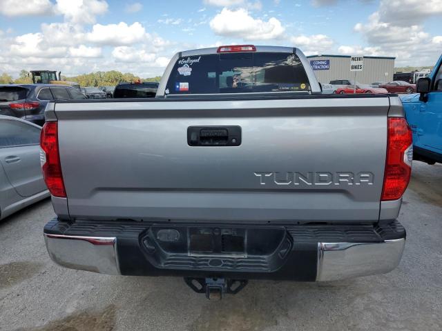 5TFRM5F19JX131817 - 2018 TOYOTA TUNDRA DOUBLE CAB SR/SR5 SILVER photo 6