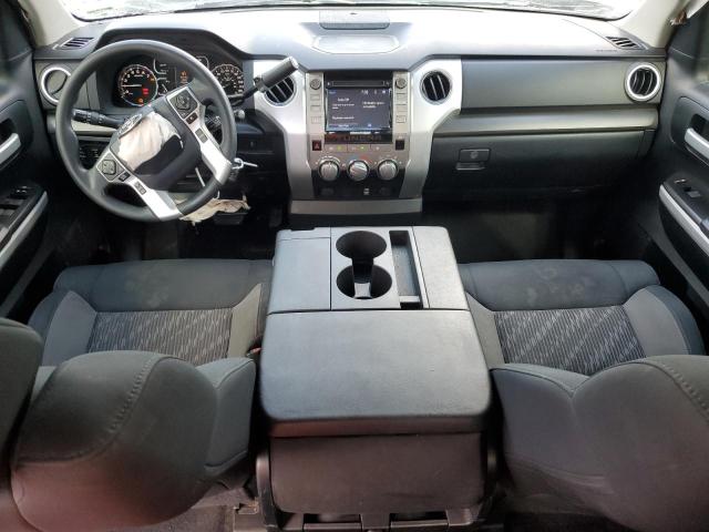 5TFRM5F19JX131817 - 2018 TOYOTA TUNDRA DOUBLE CAB SR/SR5 SILVER photo 8