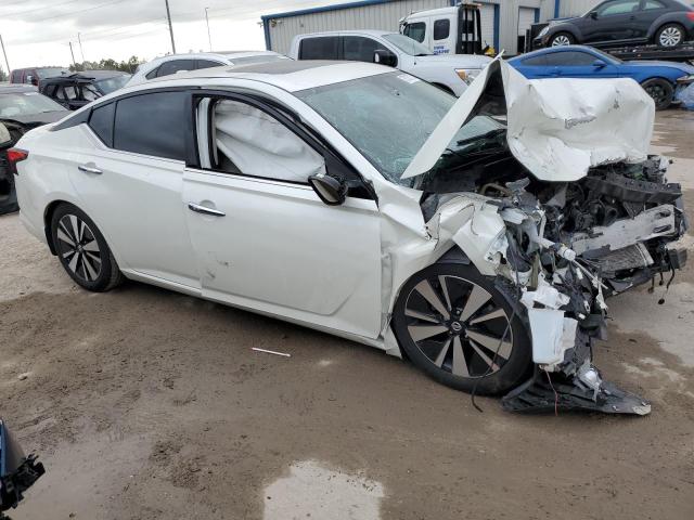 1N4BL4EV0KC142495 - 2019 NISSAN ALTIMA SL WHITE photo 4