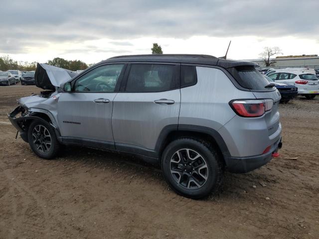 3C4NJDDB9JT501060 - 2018 JEEP COMPASS TRAILHAWK SILVER photo 2