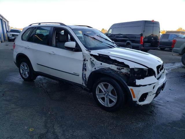 5UXZV4C58CL762811 - 2012 BMW X5 XDRIVE35I WHITE photo 4