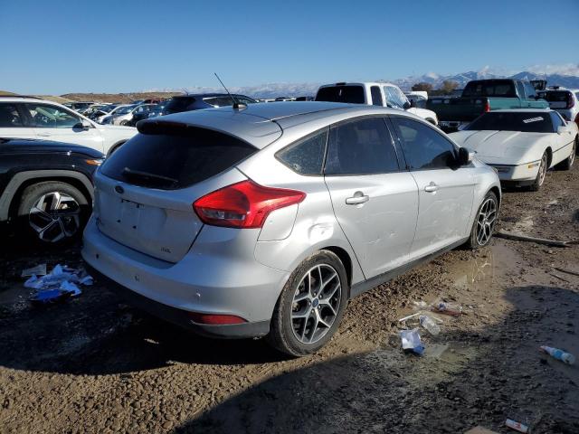 1FADP3M23JL325418 - 2018 FORD FOCUS SEL GRAY photo 3