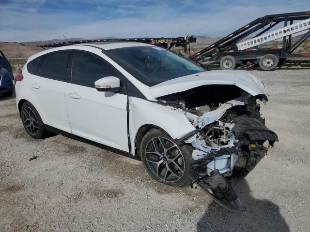 1FADP3M28HL245672 - 2017 FORD FOCUS SEL WHITE photo 4