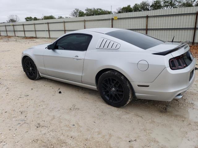 1ZVBP8AM7E5235426 - 2014 FORD MUSTANG SILVER photo 2