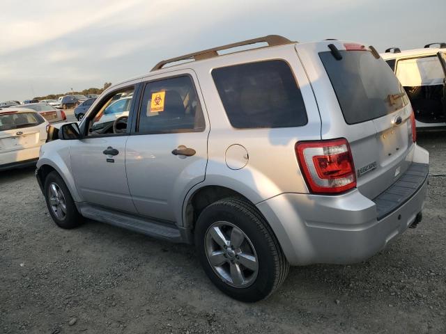 1FMCU0DG7AKA80245 - 2010 FORD ESCAPE XLT SILVER photo 2