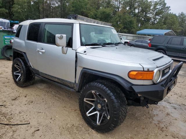 JTEBU11F370024563 - 2007 TOYOTA FJ CRUISER SILVER photo 4