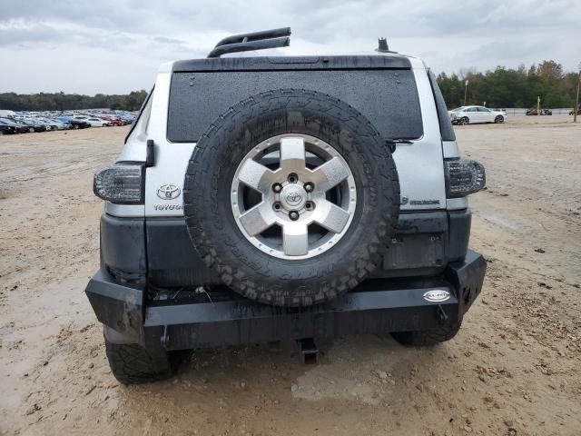 JTEBU11F370024563 - 2007 TOYOTA FJ CRUISER SILVER photo 6