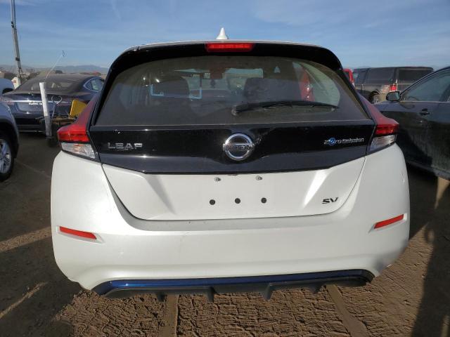 1N4AZ1CP6JC309695 - 2018 NISSAN LEAF S WHITE photo 6